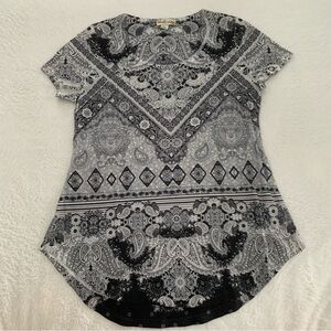 Women’s Small WORLD UNITY Black White Bling Boho Hippie Paisley Floral Tee